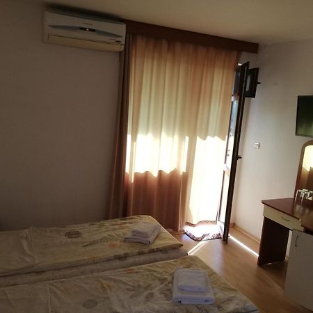 Hotel Strinava Primorsko Buitenkant foto