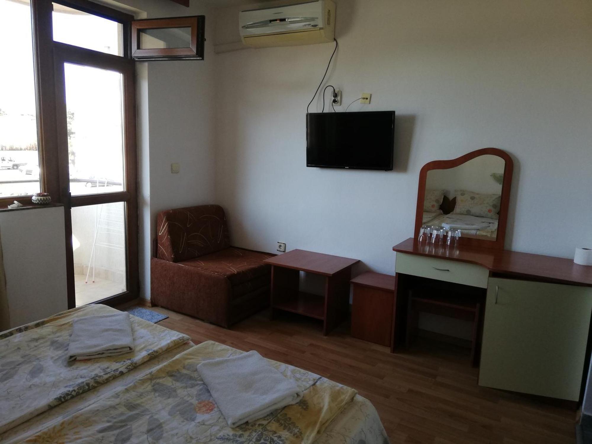 Hotel Strinava Primorsko Buitenkant foto