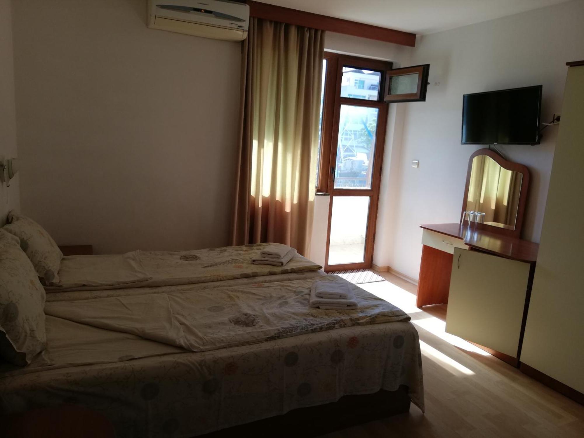 Hotel Strinava Primorsko Buitenkant foto