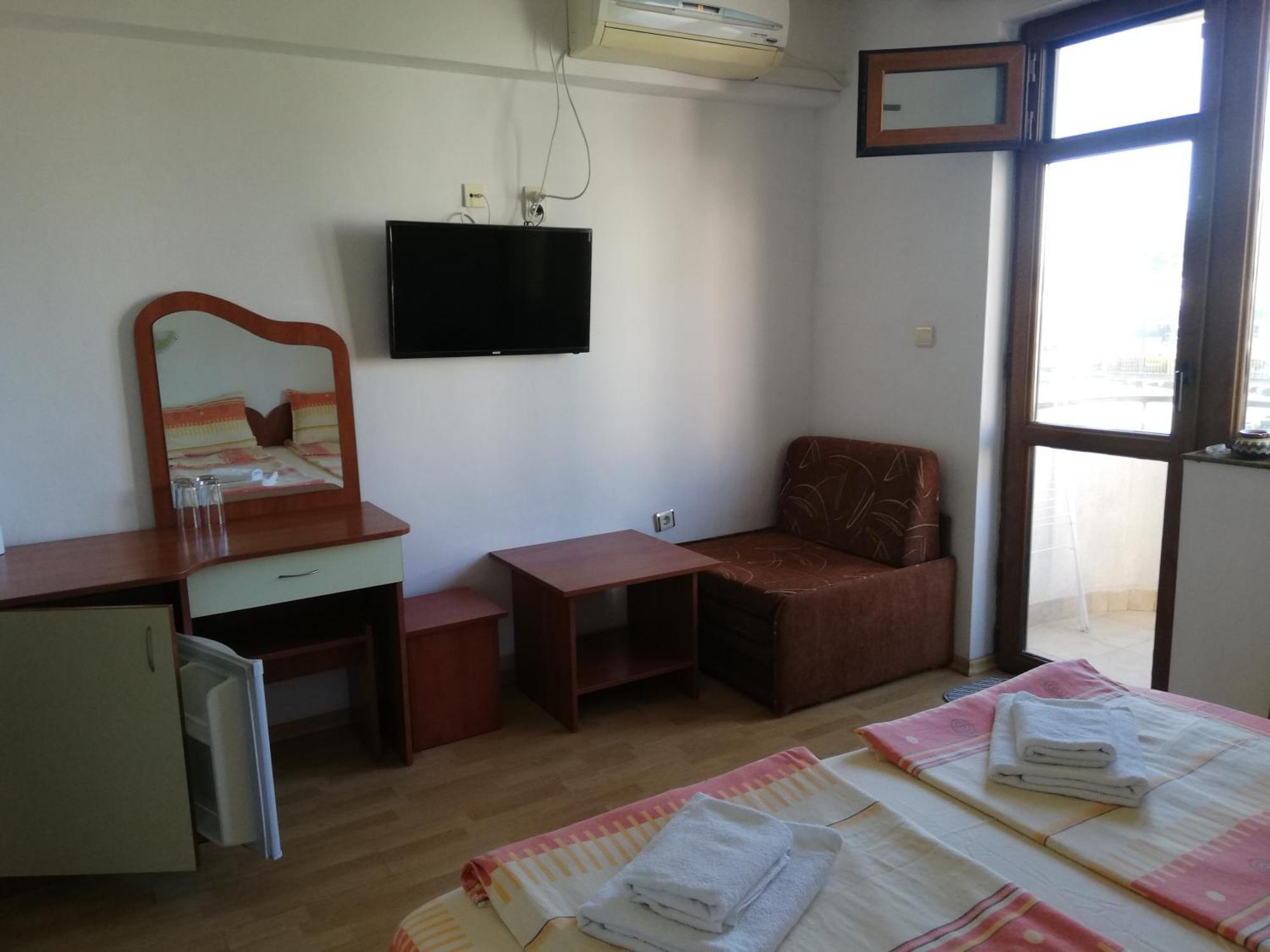 Hotel Strinava Primorsko Buitenkant foto
