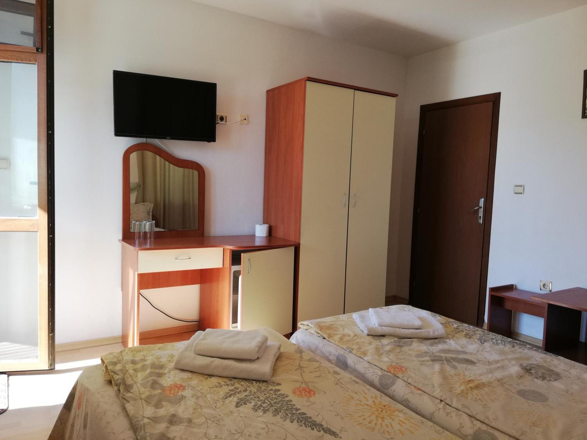 Hotel Strinava Primorsko Buitenkant foto