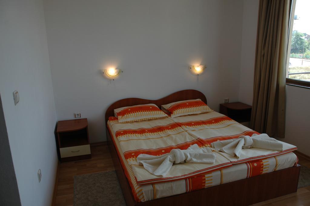 Hotel Strinava Primorsko Buitenkant foto