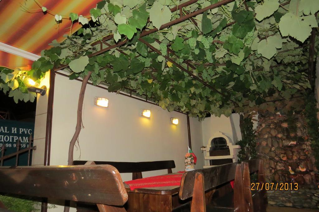 Hotel Strinava Primorsko Buitenkant foto