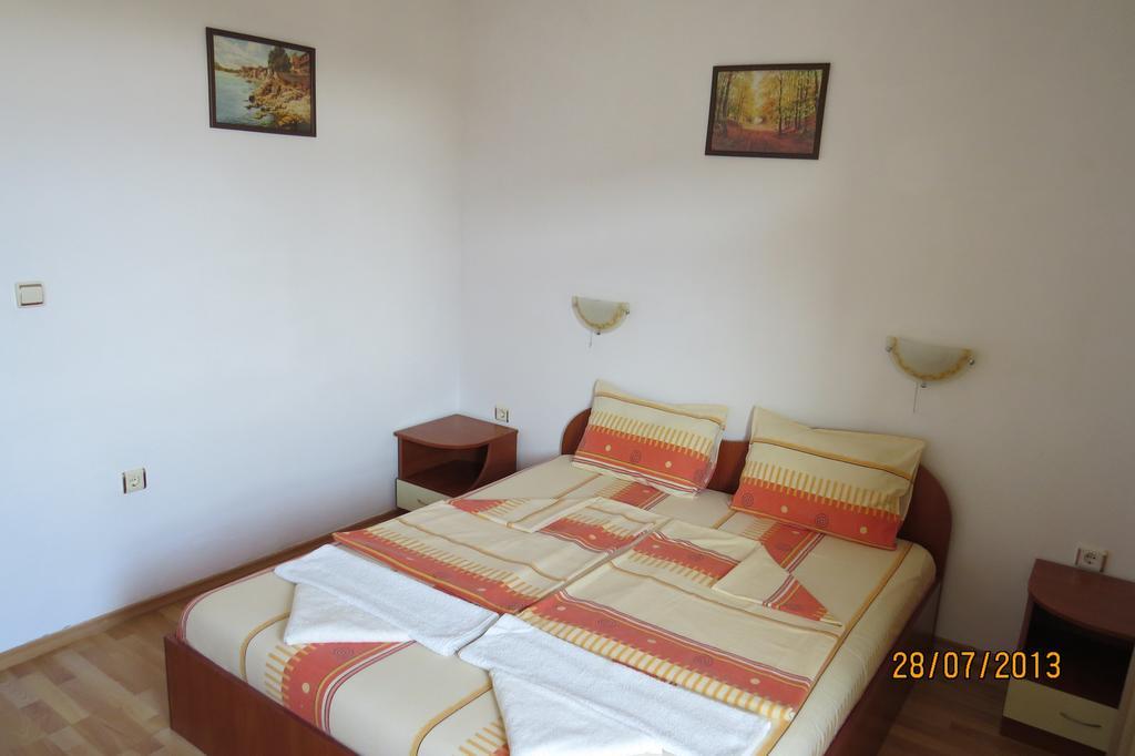 Hotel Strinava Primorsko Buitenkant foto